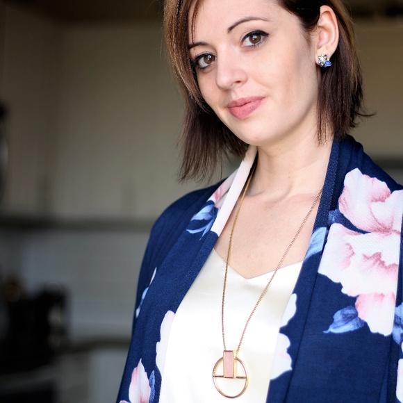 Circle Pendant Necklace With Pink Stone - Picture 2 of 5
